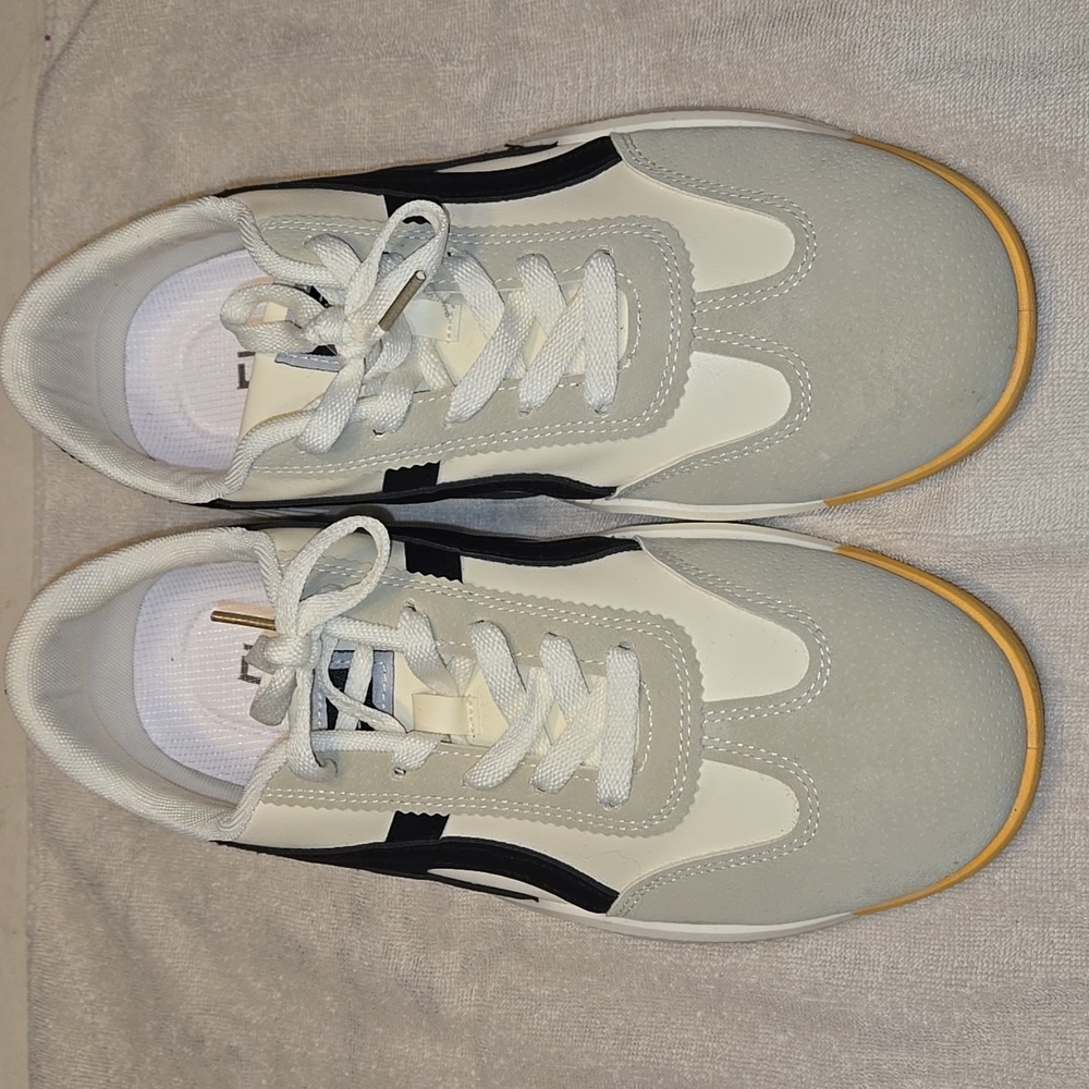 De Florance Cloudea Black and Cream Sneakers - Womens sz 11
